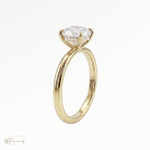 Round classic solitaire engagement ring in 18k yellow gold 